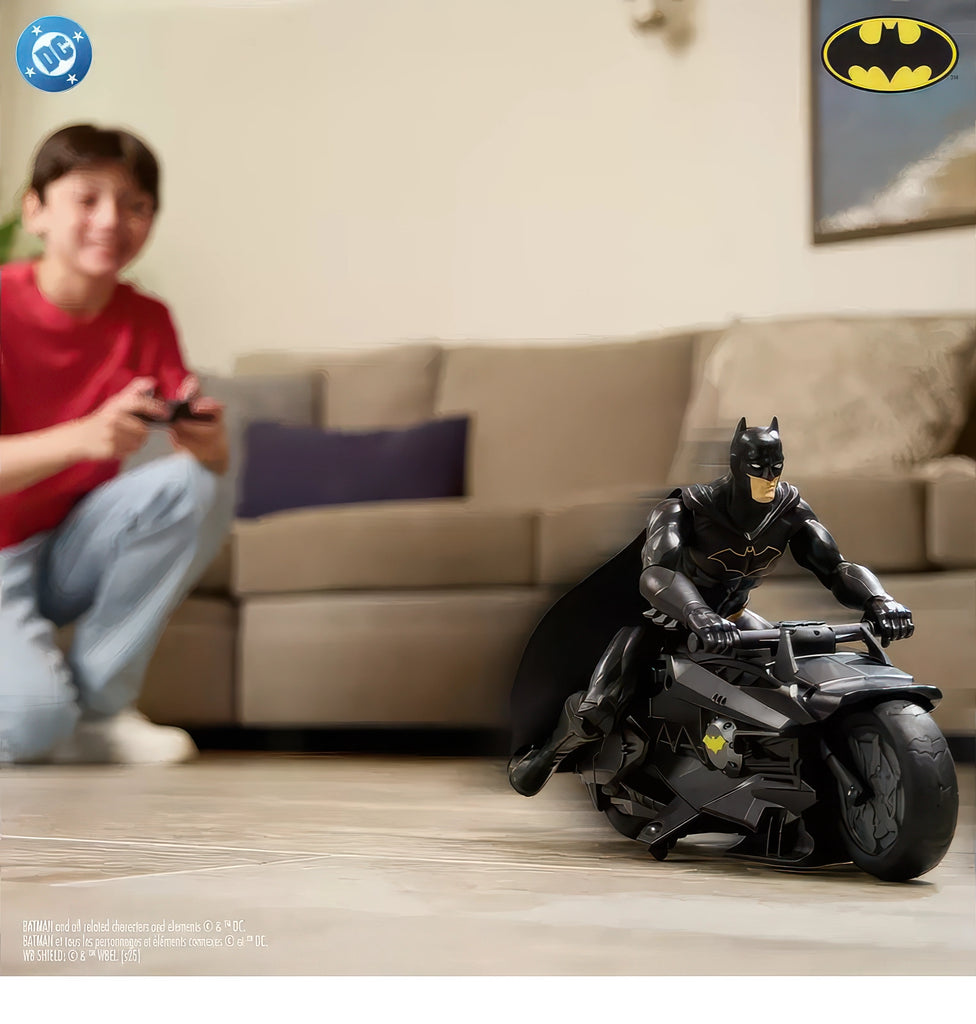 DC Comics Batman RC Batcycle and 30cm Batman Figure