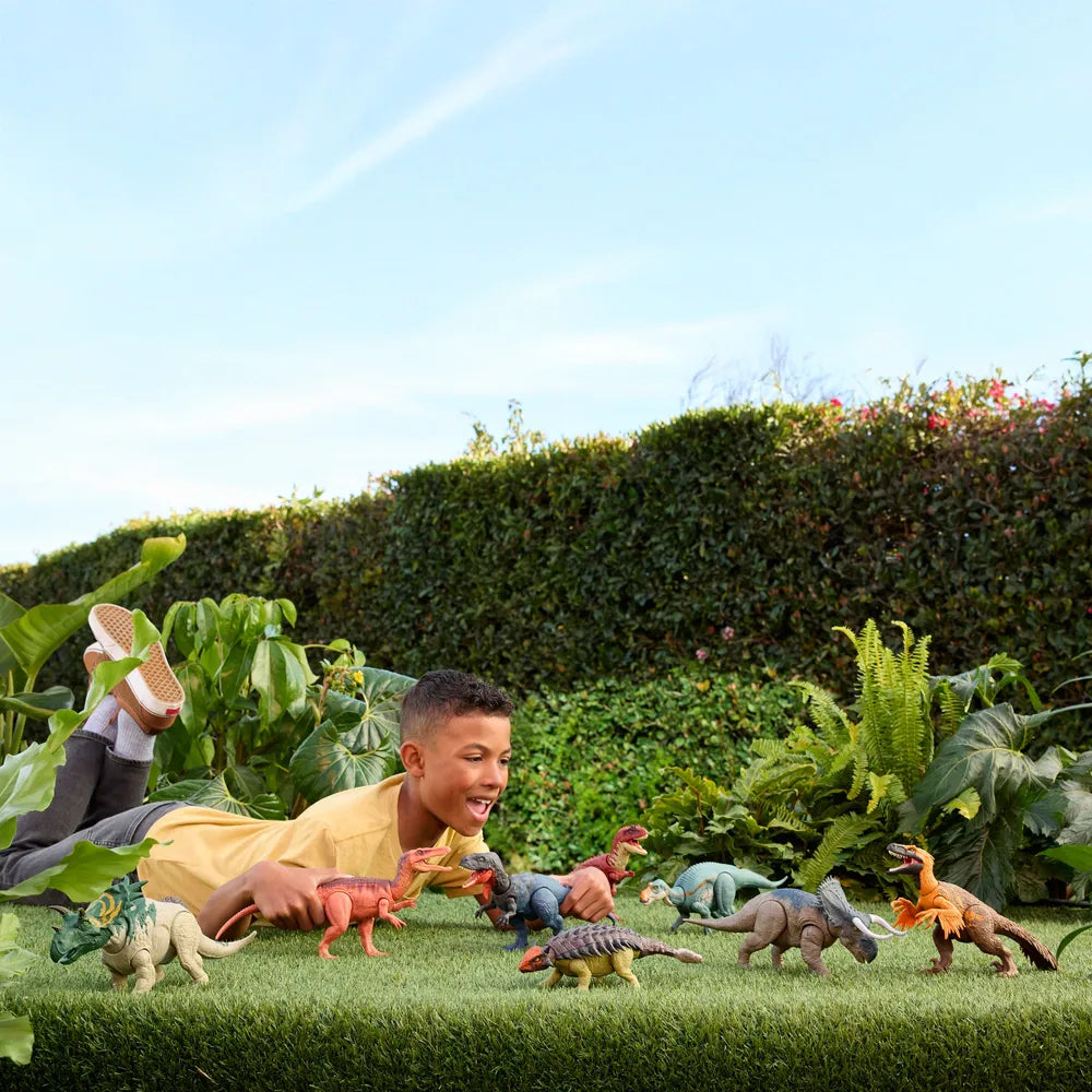 Jurassic World Wild Roar Utahraptor Dinosaur Action Figure