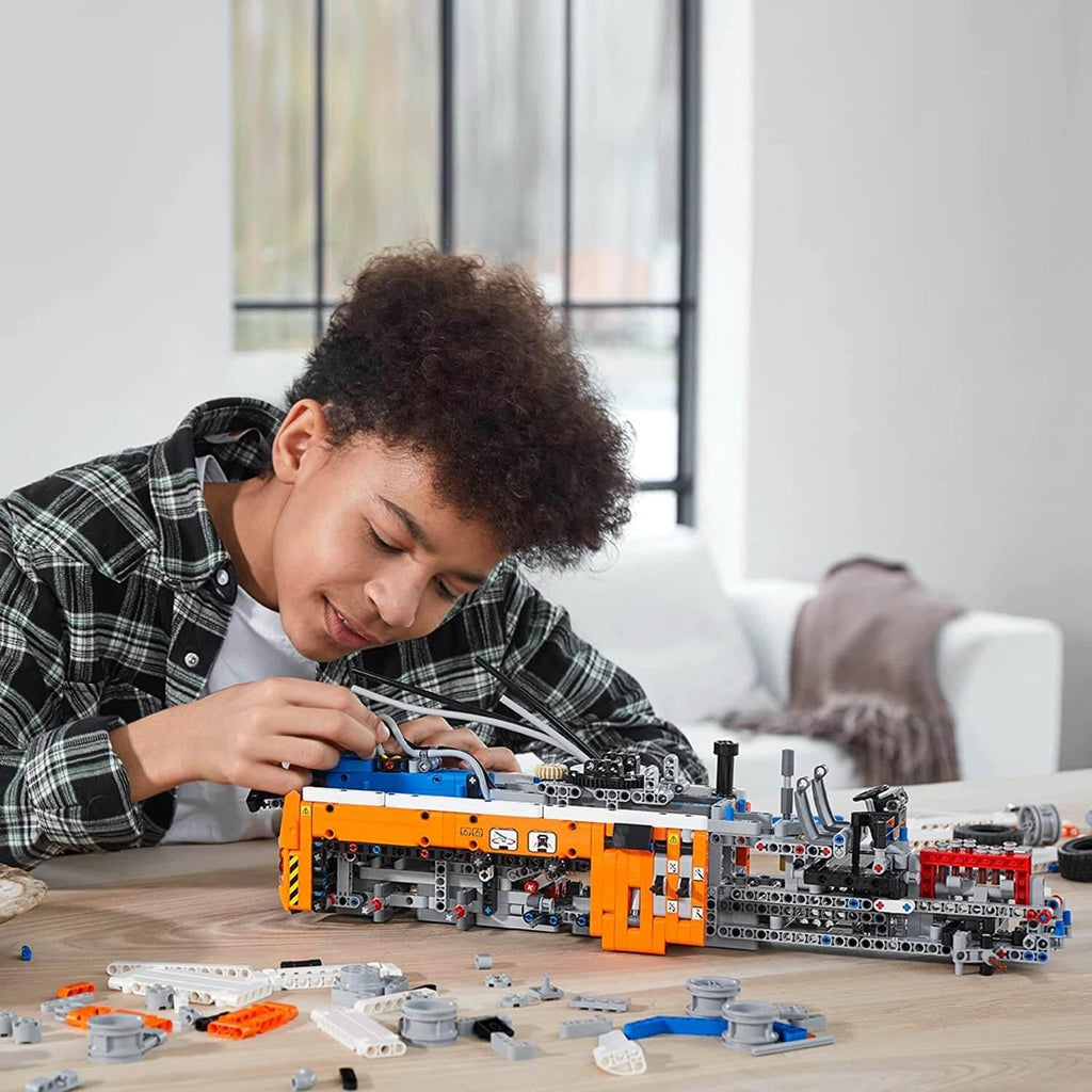 LEGO TECHNIC 42128 Heavy-Duty Tow Truck Building Kit - TOYBOX Toy Shop