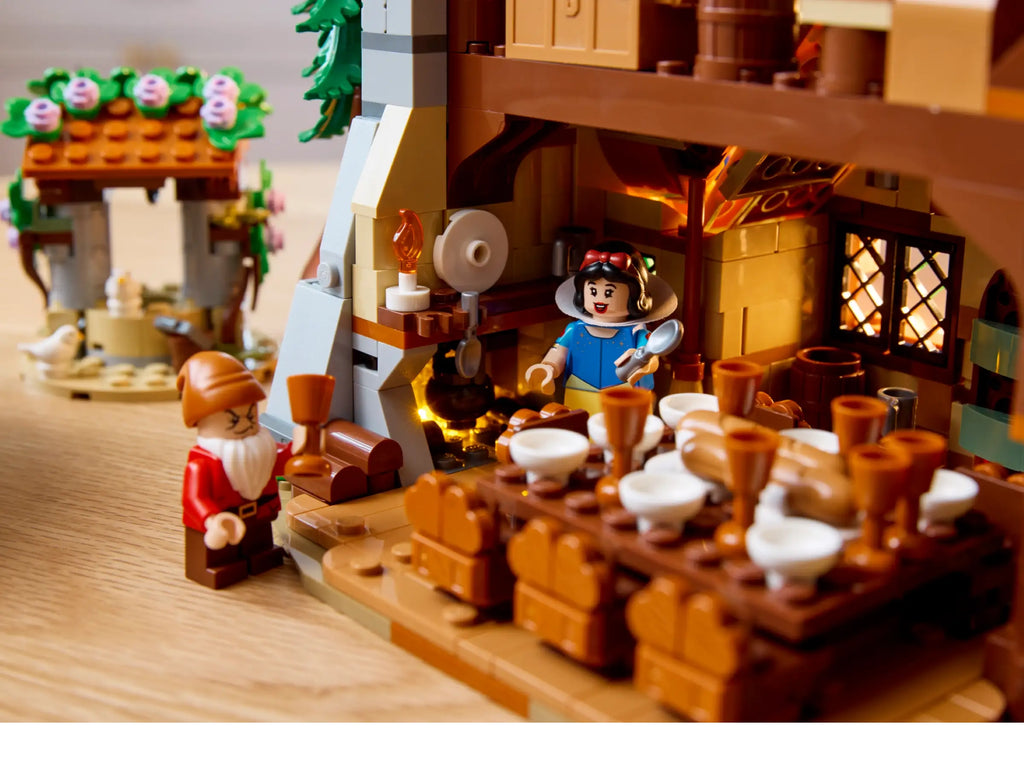 LEGO Disney 43242 Snow White and The Seven Dwarfs' Cottage