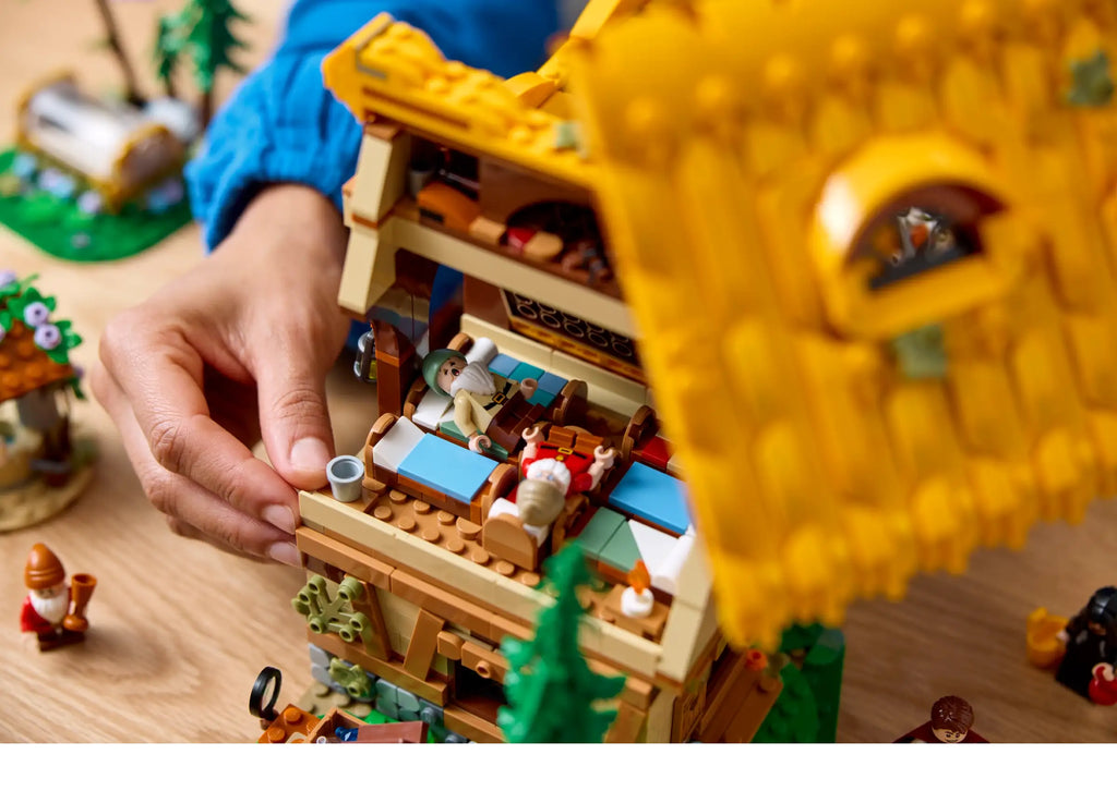 LEGO Disney 43242 Snow White and The Seven Dwarfs' Cottage