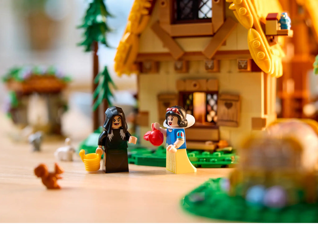 LEGO Disney 43242 Snow White and The Seven Dwarfs' Cottage