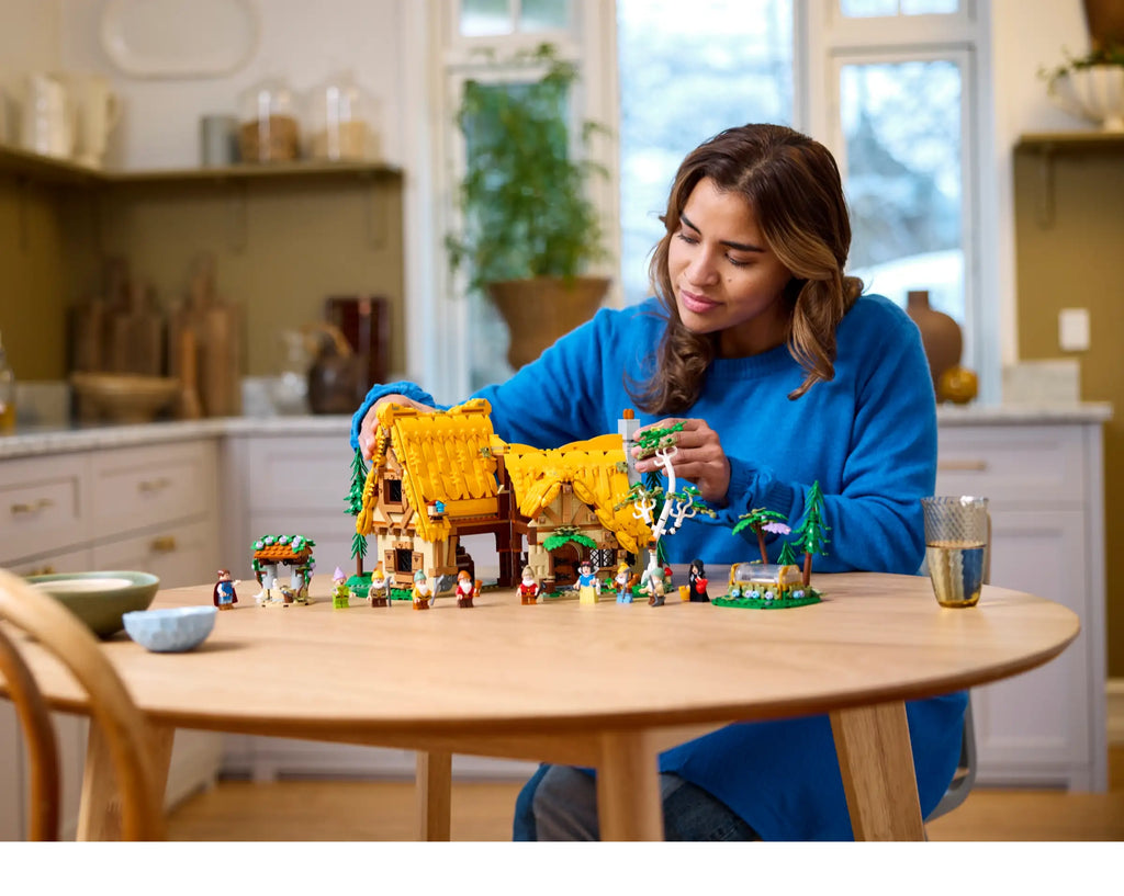 LEGO Disney 43242 Snow White and The Seven Dwarfs' Cottage