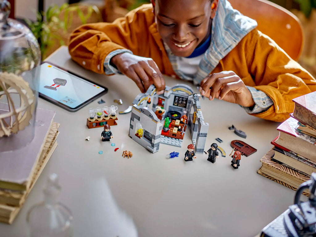 LEGO HARRY POTTER 76431 Hogwarts Castle Potions Class - TOYBOX Toy Shop