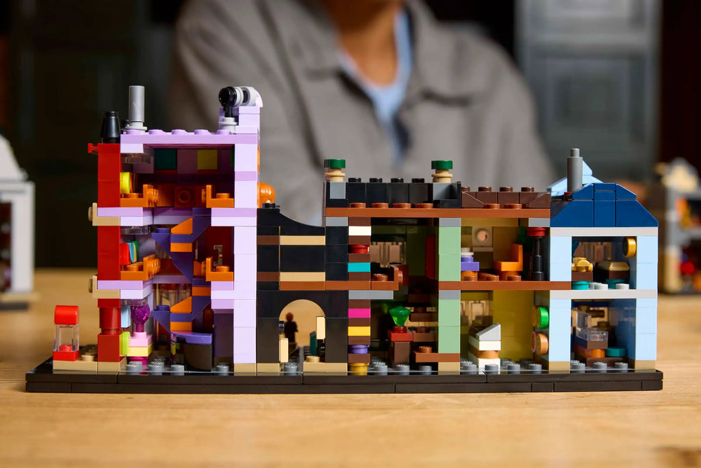 LEGO HARRY POTTER 76444 Diagon Alley Wizard Shops