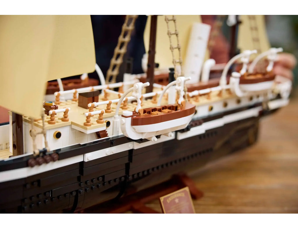 LEGO ICONS 10335 The Endurance