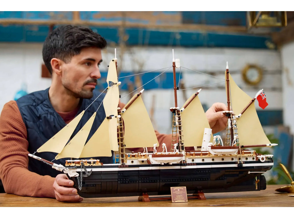 LEGO ICONS 10335 The Endurance