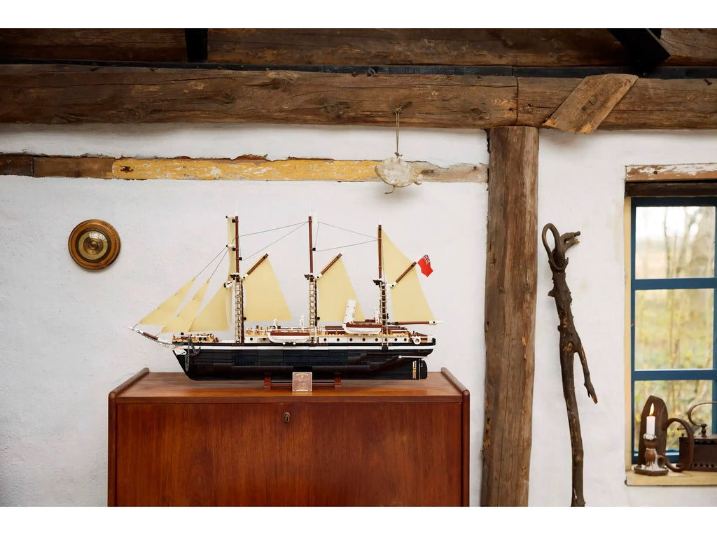 LEGO ICONS 10335 The Endurance