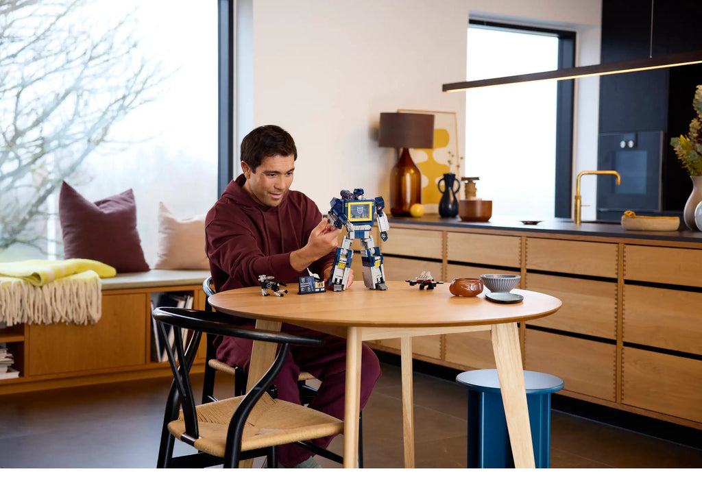 LEGO ICONS 10358 Transformers: Soundwave