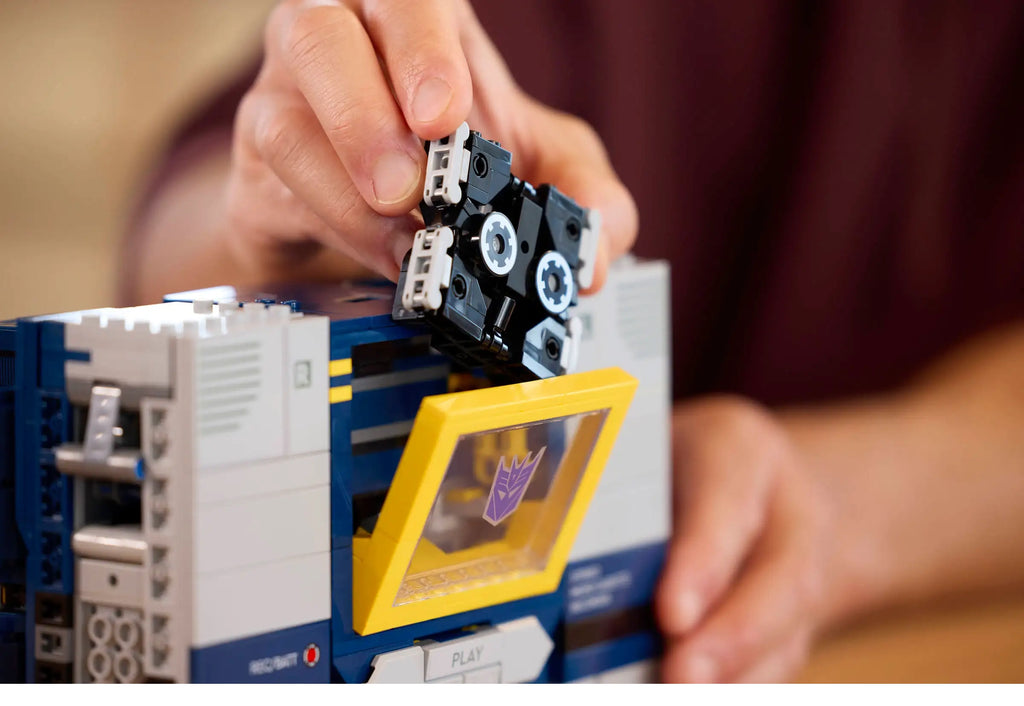 LEGO ICONS 10358 Transformers: Soundwave