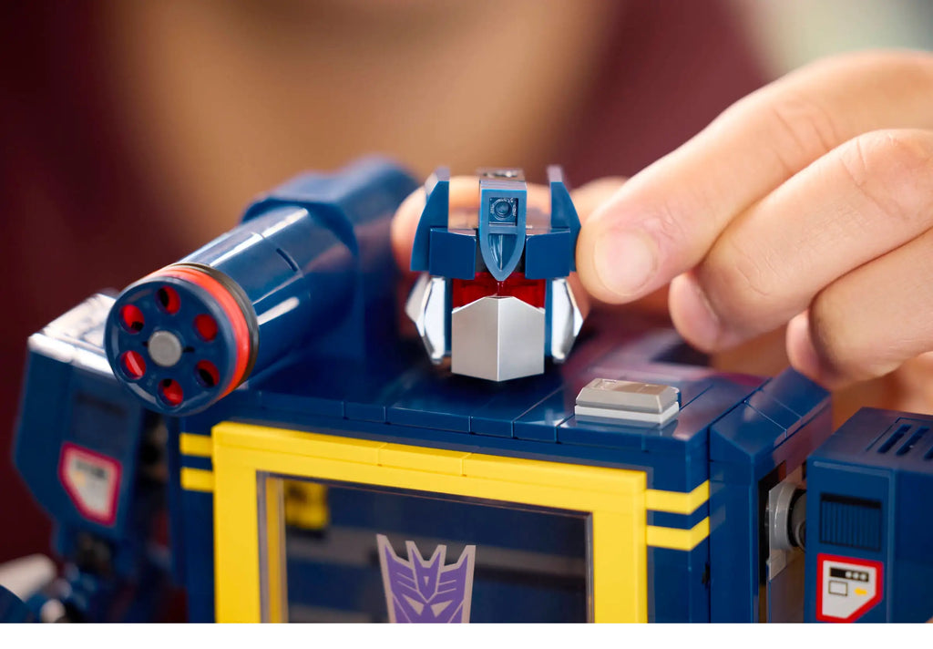 LEGO ICONS 10358 Transformers: Soundwave