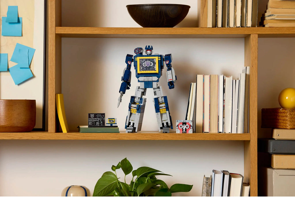 LEGO ICONS 10358 Transformers: Soundwave