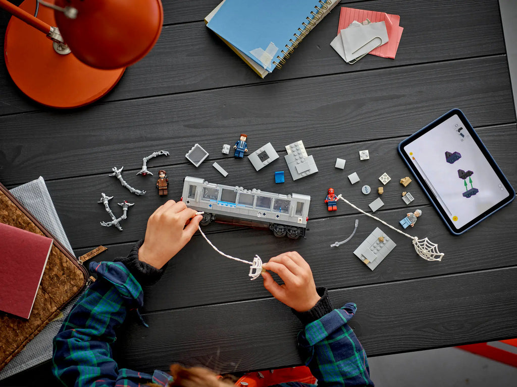 LEGO Marvel 76321 Spider-Man V. Doc Ock Subway Train Scene