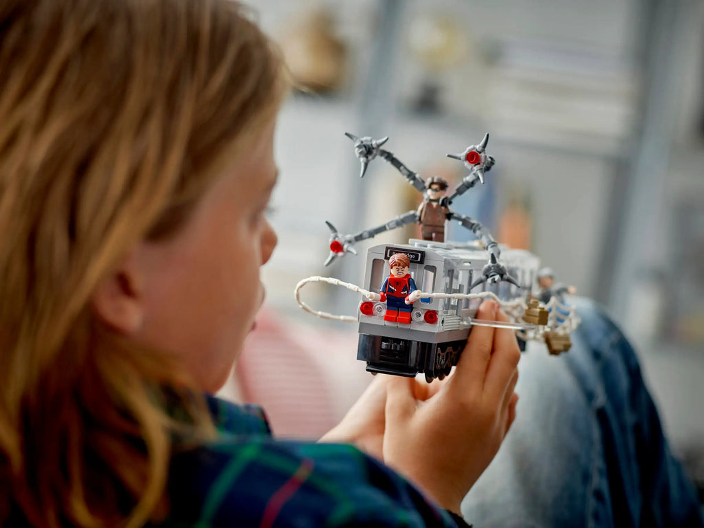 LEGO Marvel 76321 Spider-Man V. Doc Ock Subway Train Scene