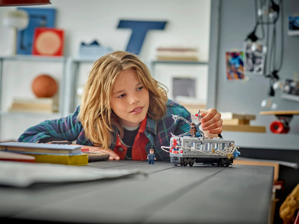 LEGO Marvel 76321 Spider-Man V. Doc Ock Subway Train Scene