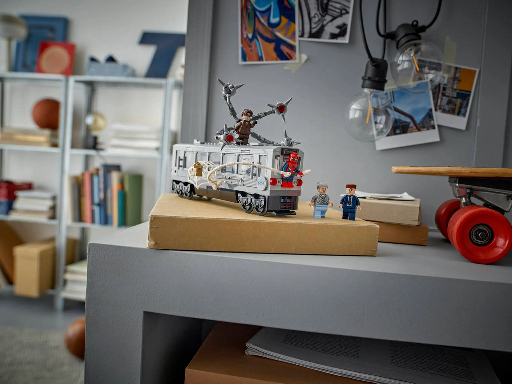 LEGO Marvel 76321 Spider-Man V. Doc Ock Subway Train Scene