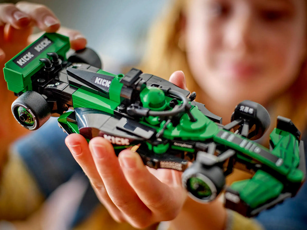 LEGO Speed Champions 77247 KICK Sauber F1 Team C44 Race Car