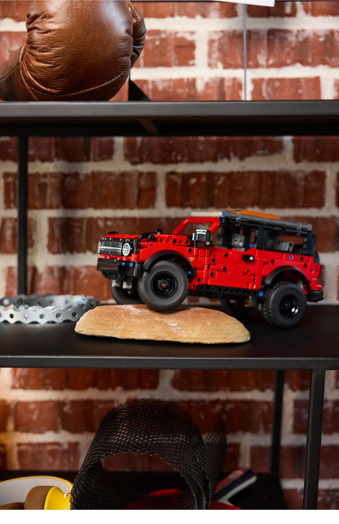 LEGO TECHNIC 42213 Ford Bronco SUV