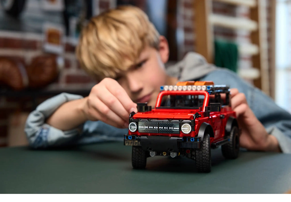 LEGO TECHNIC 42213 Ford Bronco SUV