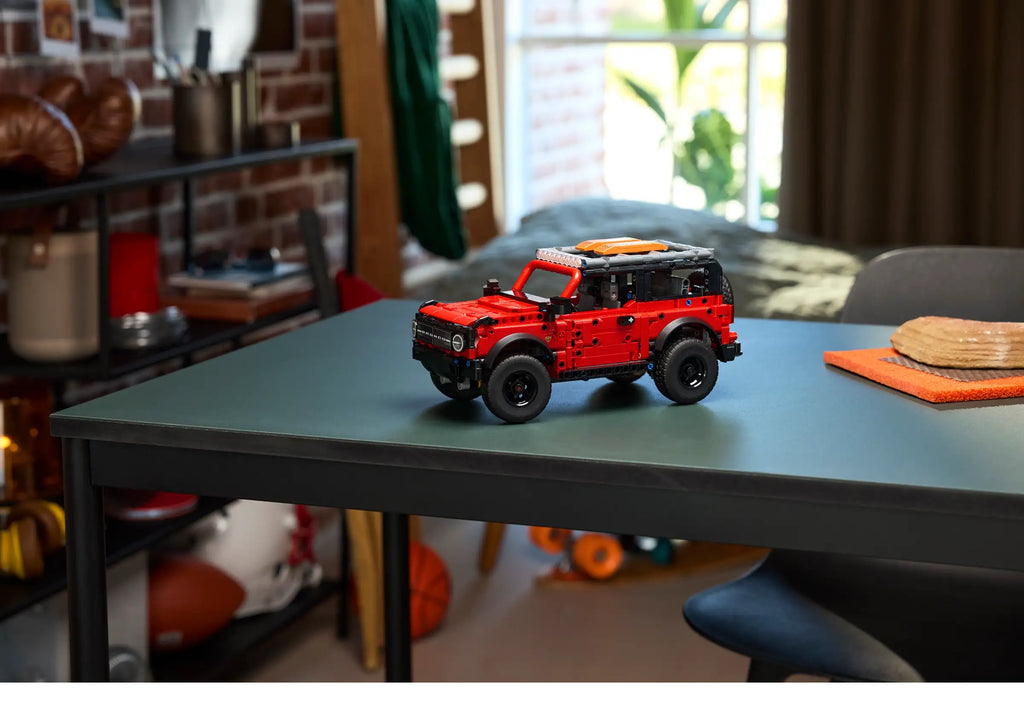 LEGO TECHNIC 42213 Ford Bronco SUV