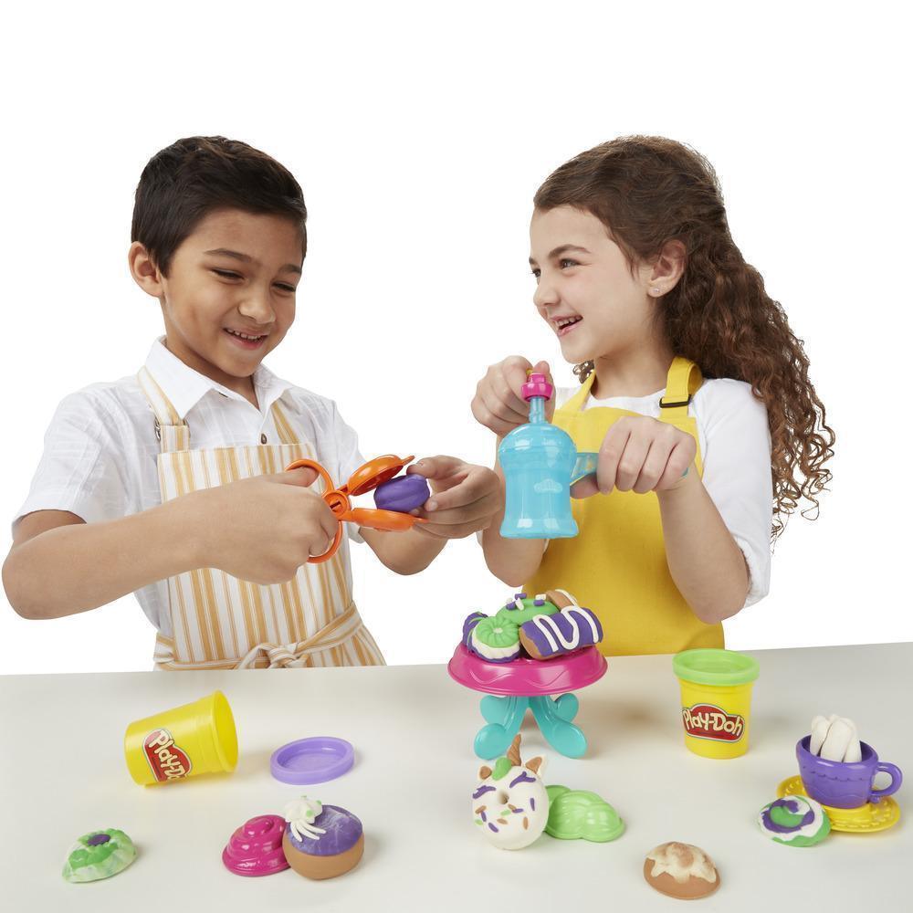 Play-Doh Kitchen Creations Delightful Donuts Set with 4 Colours - TOYBOX