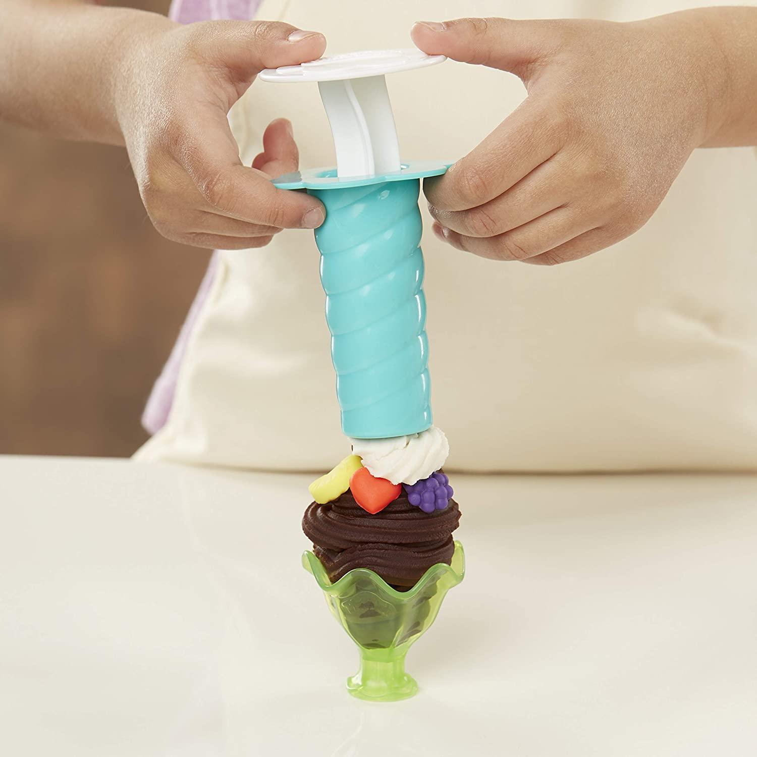 Play-Doh Kitchen Creations Ultimate Swirl Ice Cream Maker Play